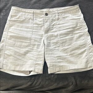 Kuhl Women's Cream Flat Front Shorts